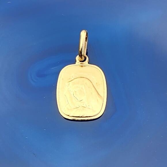 Dainty 18k Fine Yellow Gold Madonna Virgin Mary Religious Medal Pendant - Picture 6 of 9